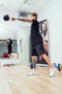 Гиря 4 кг с хромированной ручкой полиуретановая (CPU) Original FitTools